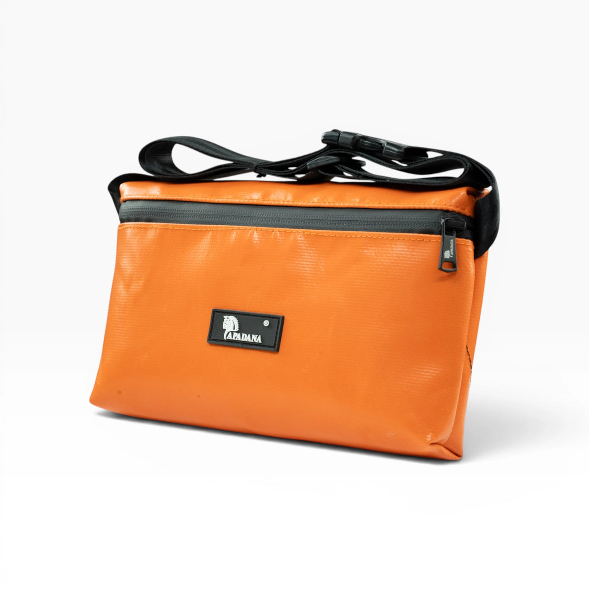 4-Ekig Bauchtasche aus recycelter LKW-Plane | Unisex | Crossbody tragbar | Handgemacht