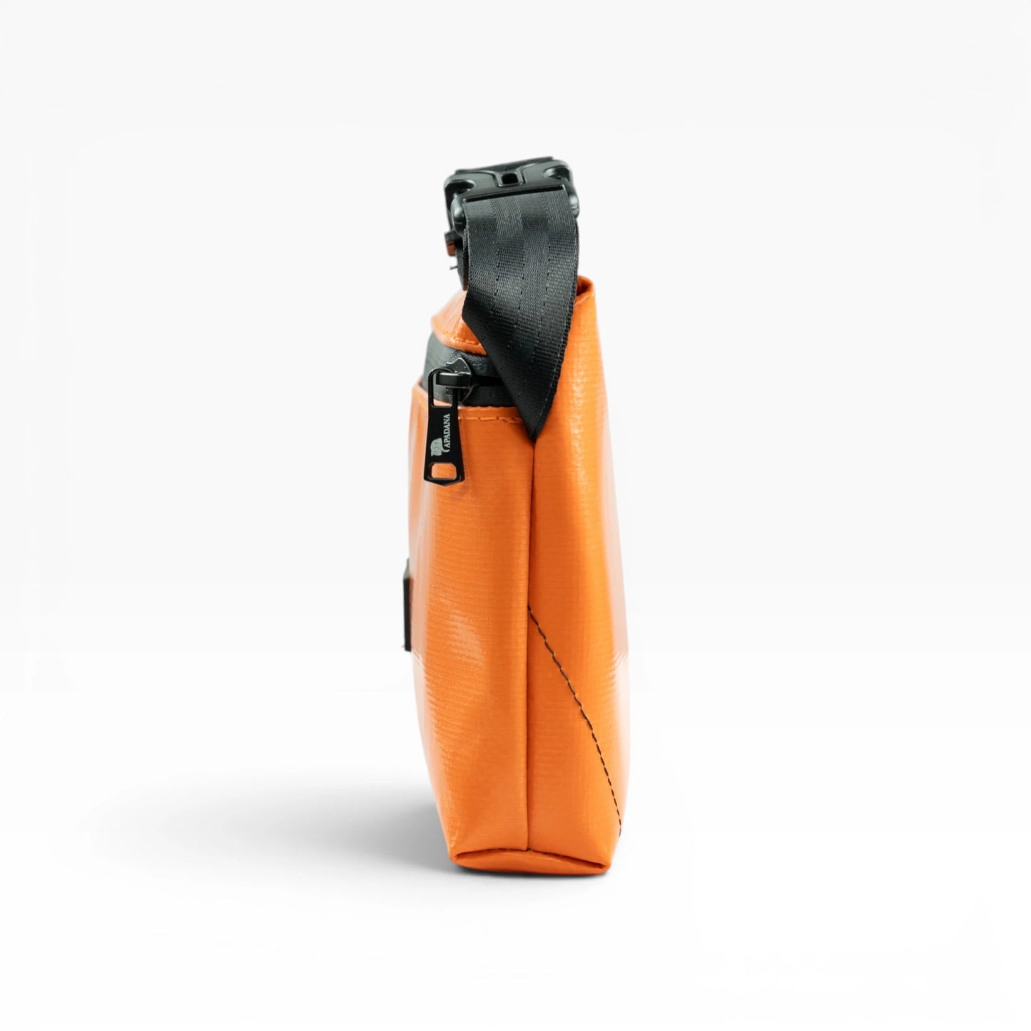 4-Ekig Bauchtasche aus recycelter LKW-Plane | Unisex | Crossbody tragbar | Handgemacht