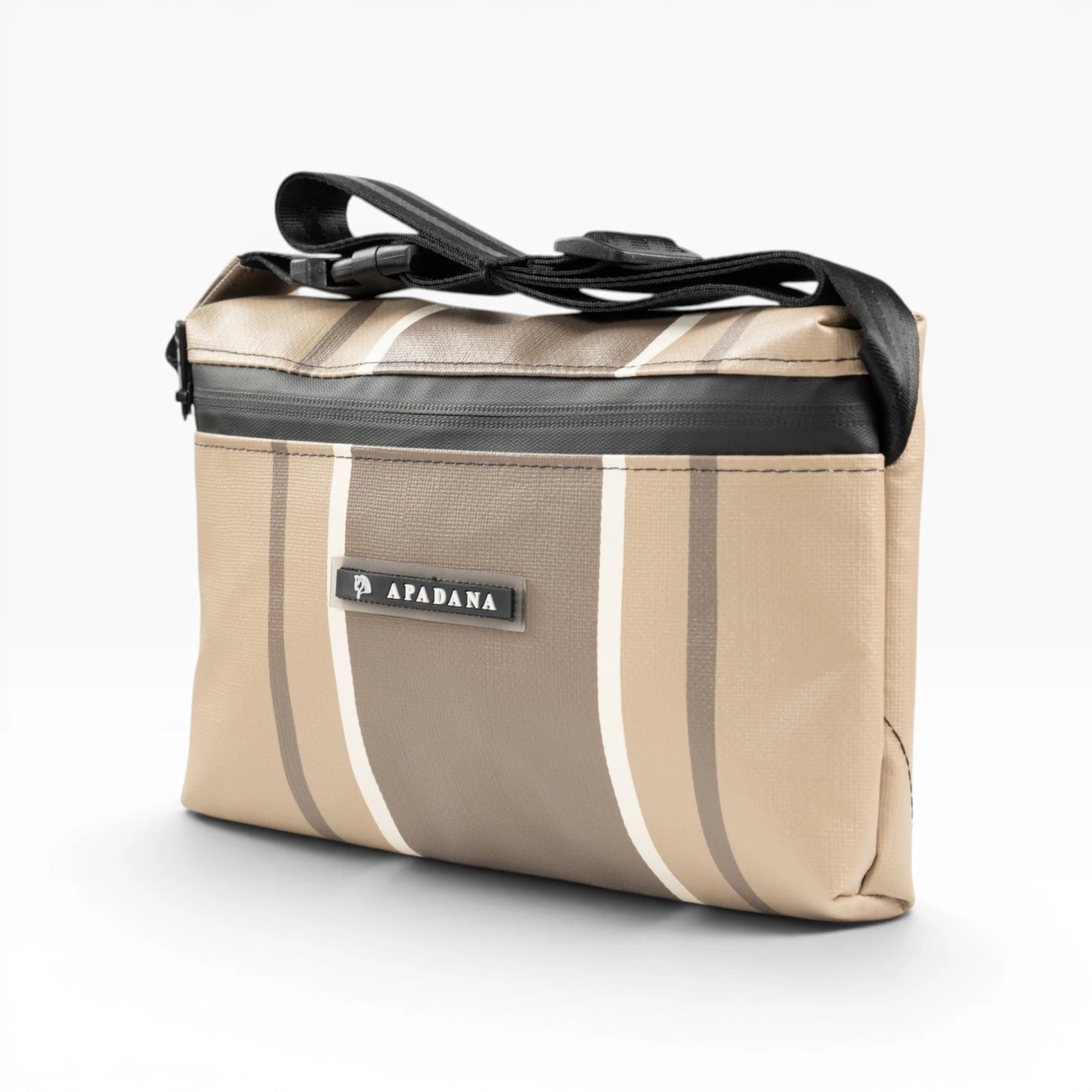 4-Ekig Bauchtasche aus recycelter LKW-Plane | Unisex | Crossbody tragbar | Handgemacht