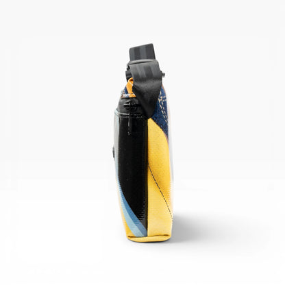 4-Ekig Bauchtasche aus recycelter LKW-Plane | Unisex | Crossbody tragbar | Handgemacht