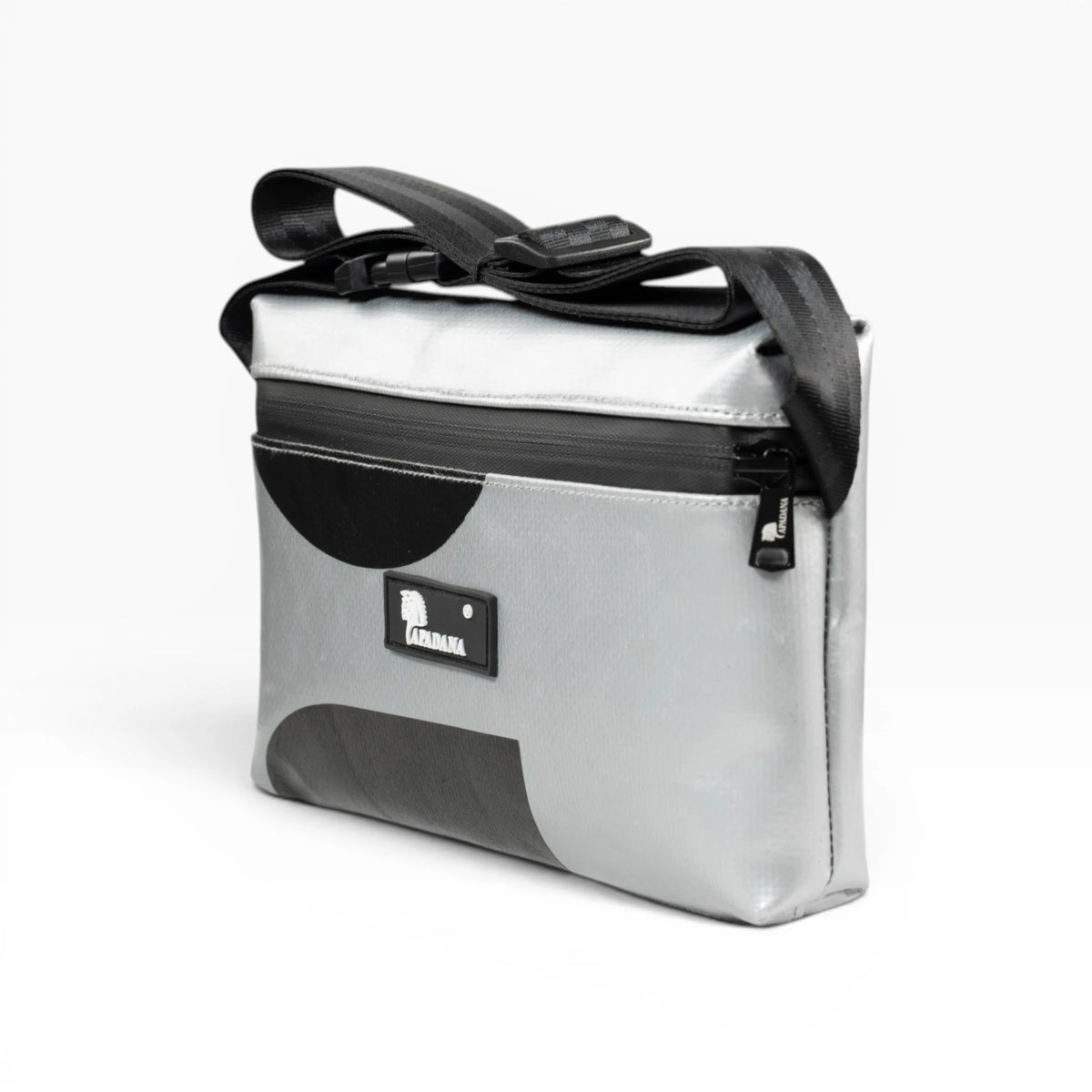 4-Ekig Bauchtasche aus recycelter LKW-Plane | Unisex | Crossbody tragbar | Handgemacht