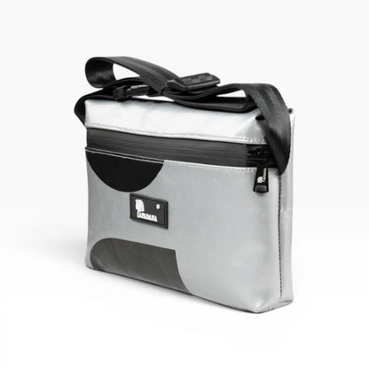 4-Ekig Bauchtasche aus recycelter LKW-Plane | Unisex | Crossbody tragbar | Handgemacht