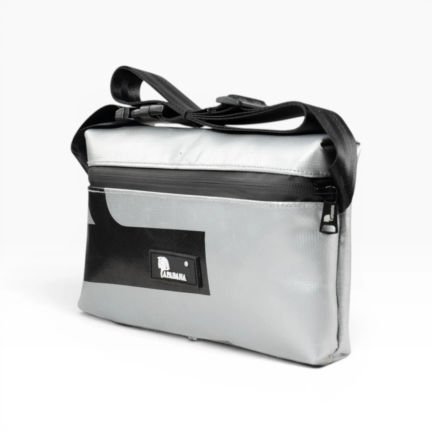 4-Ekig Bauchtasche aus recycelter LKW-Plane | Unisex | Crossbody tragbar | Handgemacht