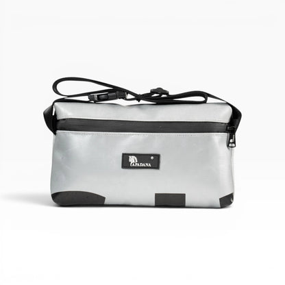 4-Ekig Bauchtasche aus recycelter LKW-Plane | Unisex | Crossbody tragbar | Handgemacht
