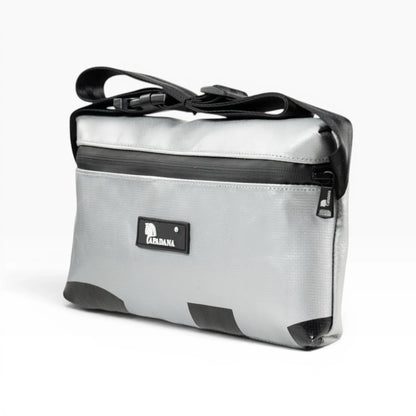 4-Ekig Bauchtasche aus recycelter LKW-Plane | Unisex | Crossbody tragbar | Handgemacht