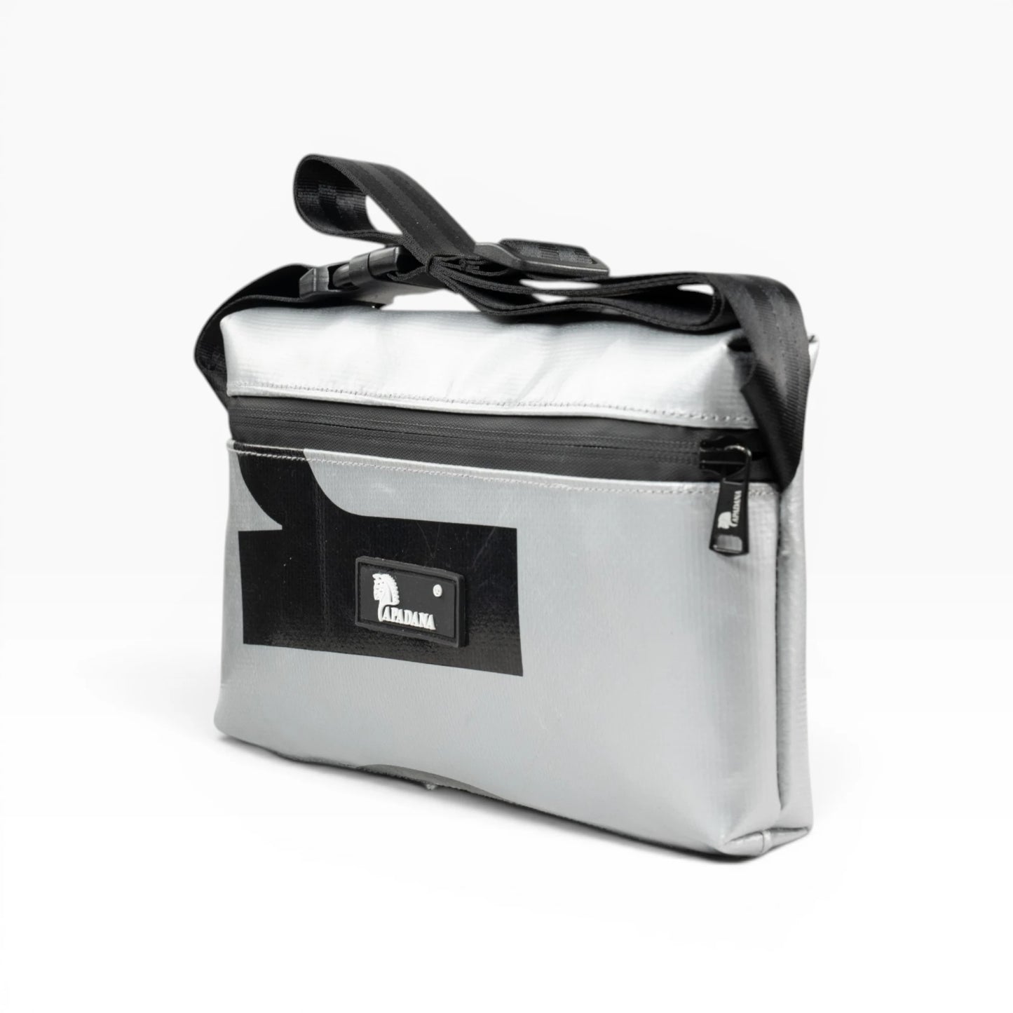 4-Ekig Bauchtasche aus recycelter LKW-Plane | Unisex | Crossbody tragbar | Handgemacht