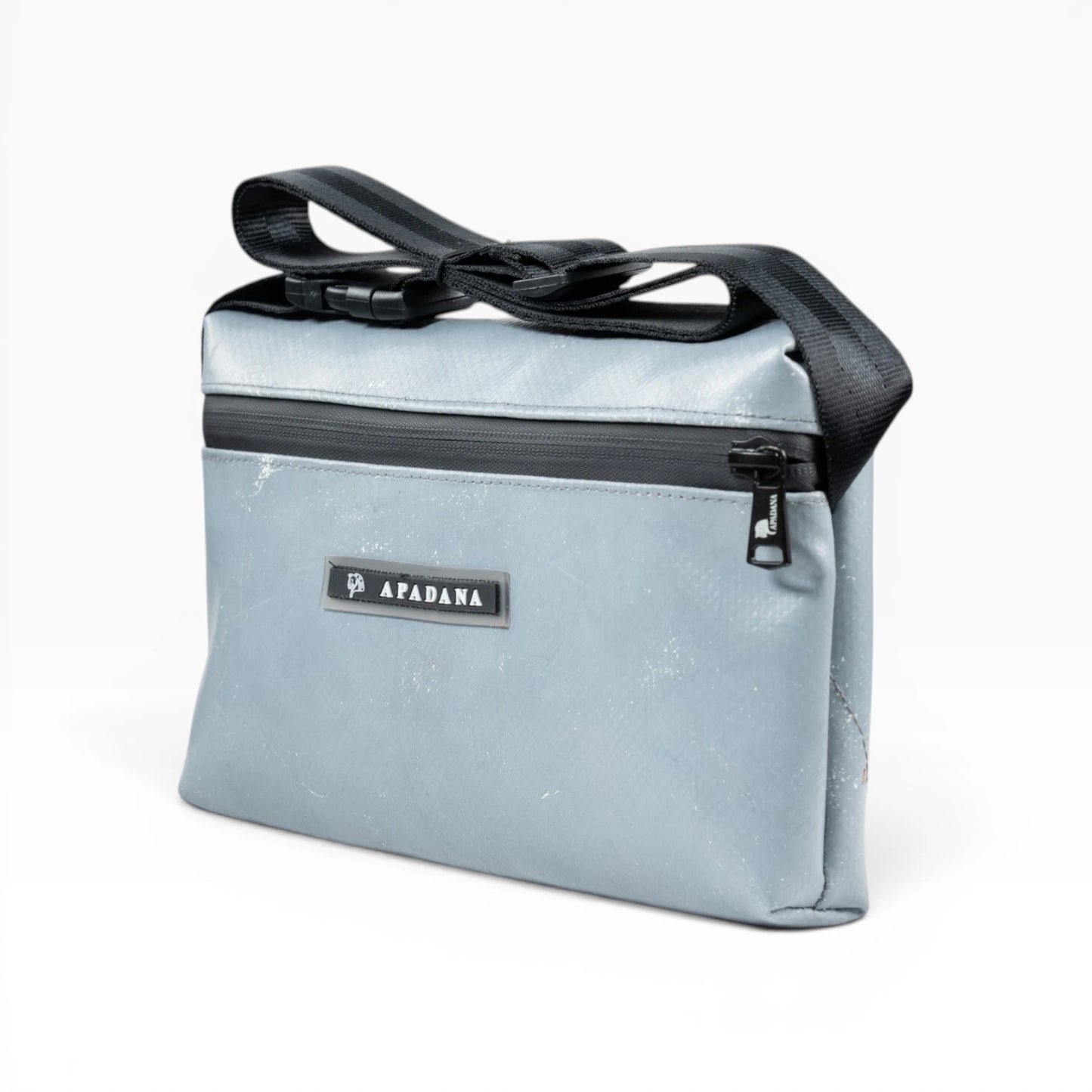 4-Ekig Bauchtasche aus recycelter LKW-Plane | Unisex | Crossbody tragbar | Handgemacht