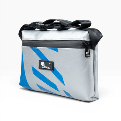 4-Ekig Bauchtasche aus recycelter LKW-Plane | Unisex | Crossbody tragbar | Handgemacht