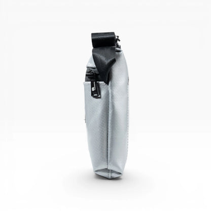 4-Ekig Bauchtasche aus recycelter LKW-Plane | Unisex | Crossbody tragbar | Handgemacht