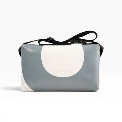 4-Ekig Bauchtasche aus recycelter LKW-Plane | Unisex | Crossbody tragbar | Handgemacht