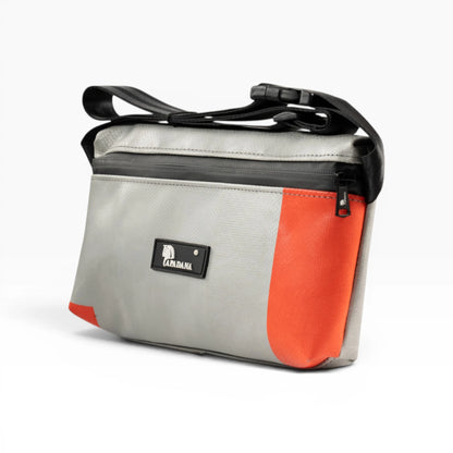 4-Ekig Bauchtasche aus recycelter LKW-Plane | Unisex | Crossbody tragbar | Handgemacht