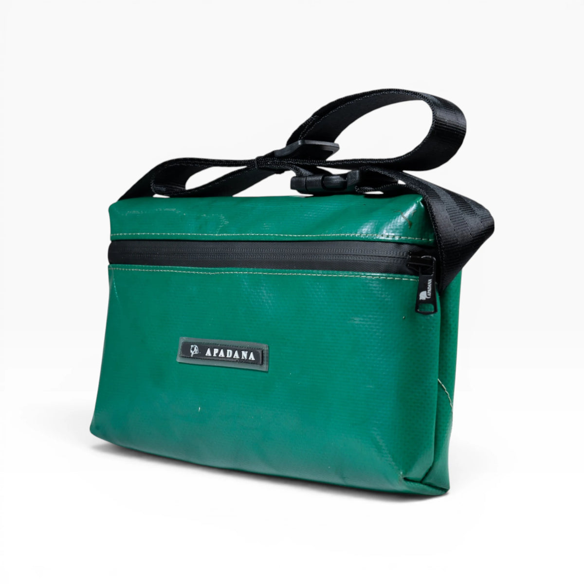 4-Ekig Bauchtasche aus recycelter LKW-Plane | Unisex | Crossbody tragbar | Handgemacht