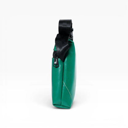 4-Ekig Bauchtasche aus recycelter LKW-Plane | Unisex | Crossbody tragbar | Handgemacht