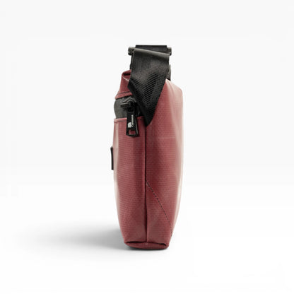4-Ekig Bauchtasche aus recycelter LKW-Plane | Unisex | Crossbody tragbar | Handgemacht