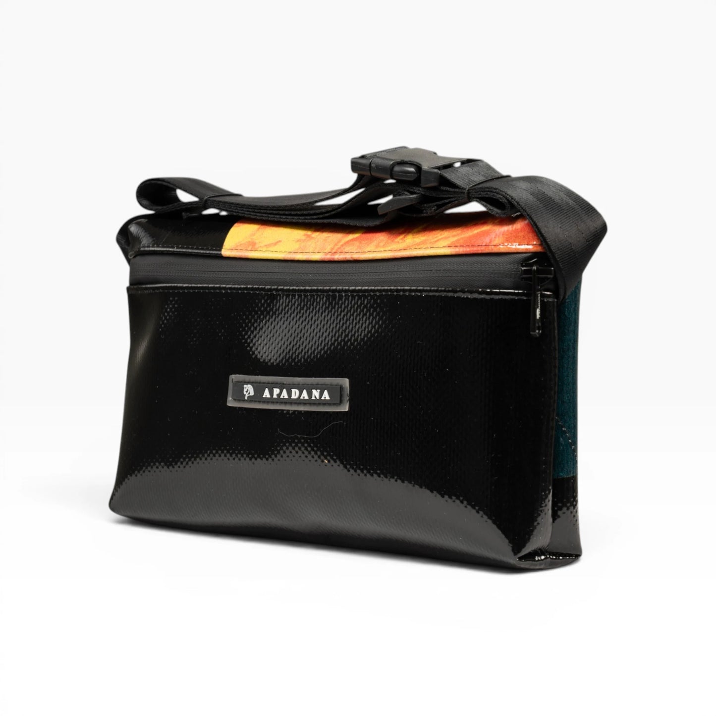 4-Ekig Bauchtasche aus recycelter LKW-Plane | Unisex | Crossbody tragbar | Handgemacht