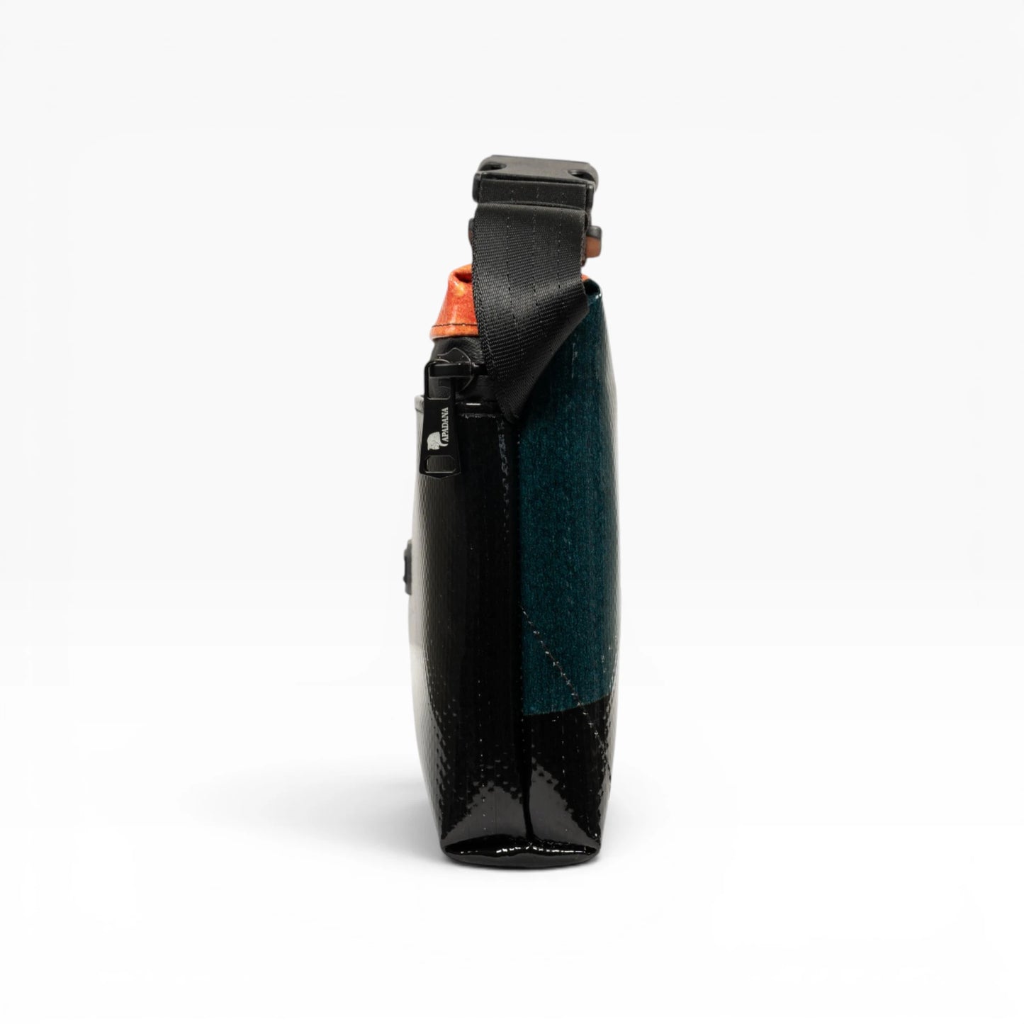 4-Ekig Bauchtasche aus recycelter LKW-Plane | Unisex | Crossbody tragbar | Handgemacht