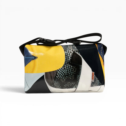 4-Ekig Bauchtasche aus recycelter LKW-Plane | Unisex | Crossbody tragbar | Handgemacht