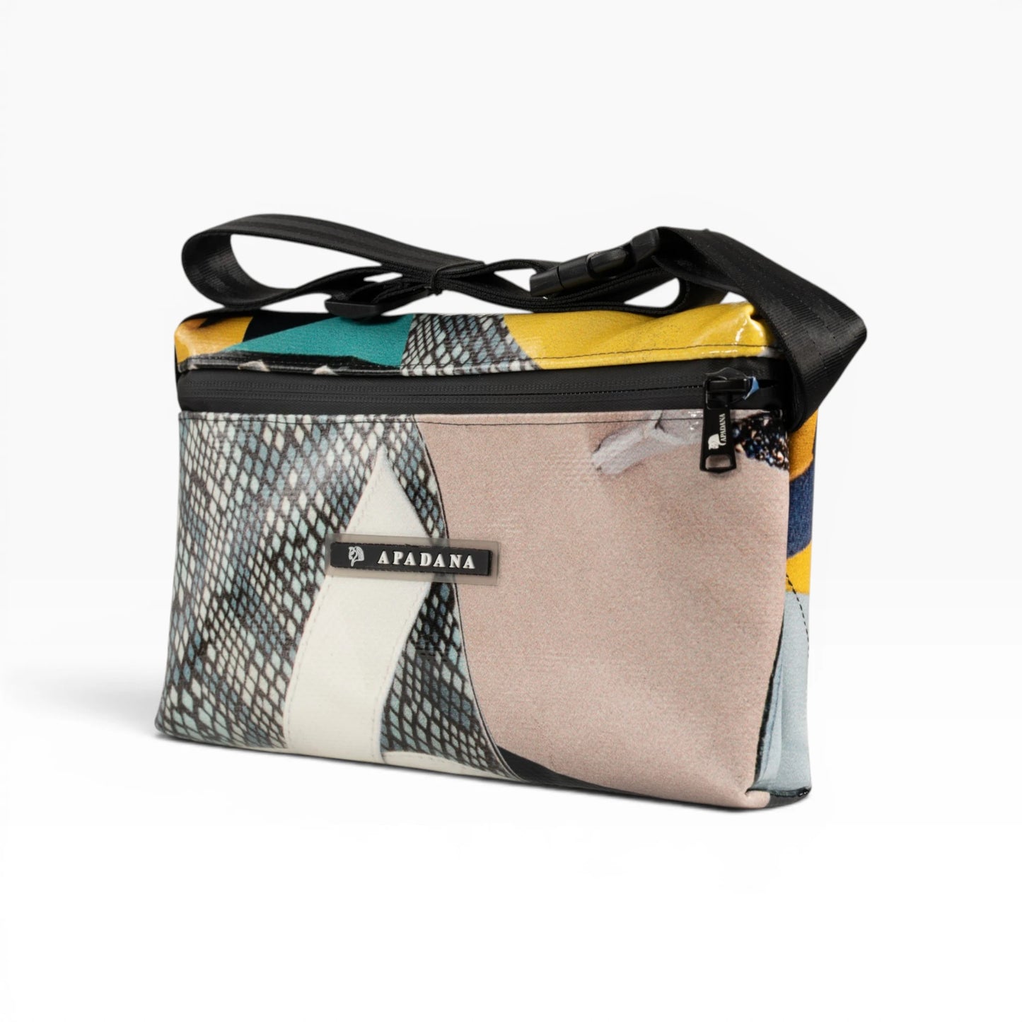 4-Ekig Bauchtasche aus recycelter LKW-Plane | Unisex | Crossbody tragbar | Handgemacht