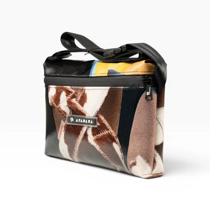 4-Ekig Bauchtasche aus recycelter LKW-Plane | Unisex | Crossbody tragbar | Handgemacht
