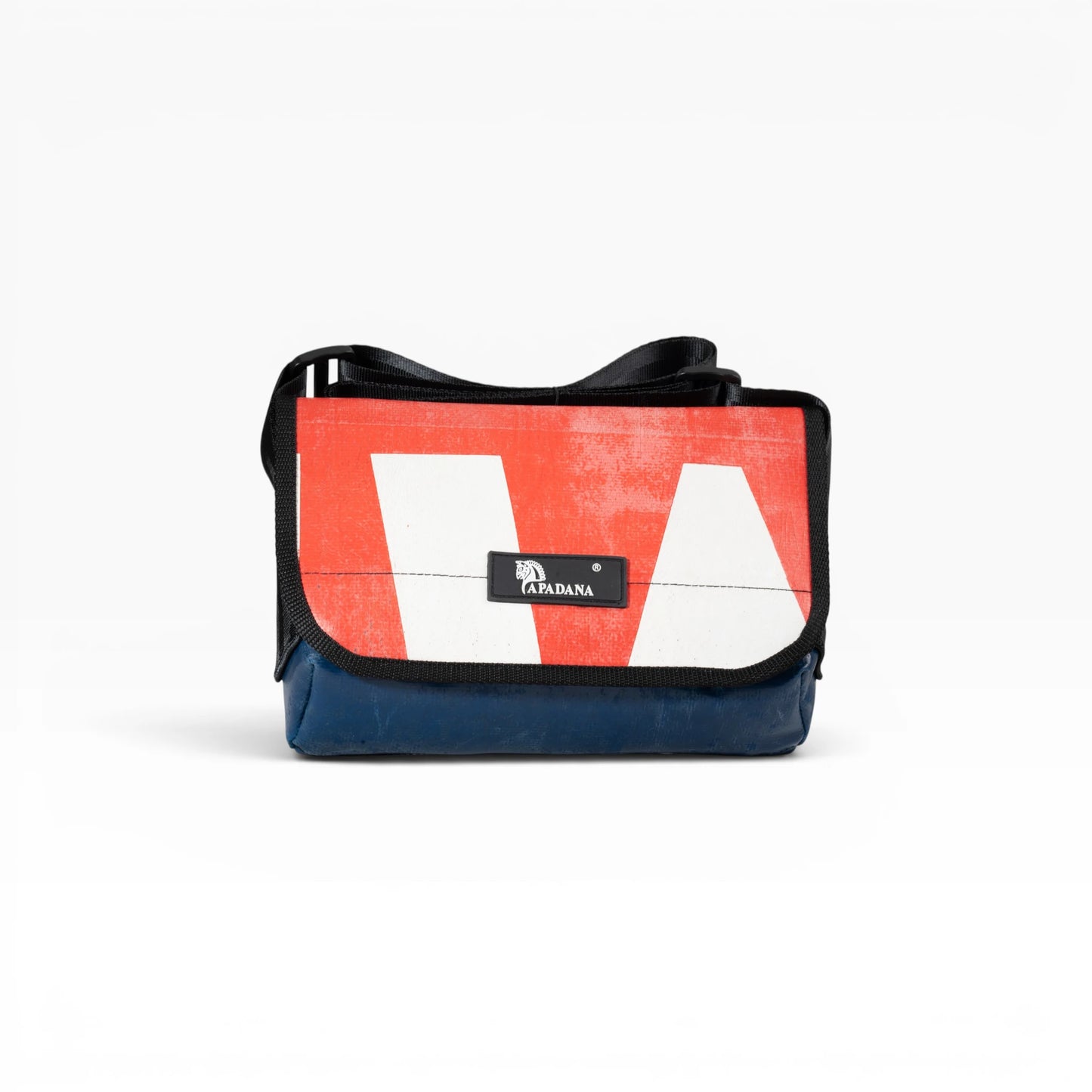 Umhängetasche aus recycelter LKW-Plane | Handgemacht | Unisex | Upcycling Schultertasche