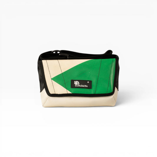 Umhängetasche aus recycelter LKW-Plane | Handgemacht | Unisex | Upcycling Schultertasche