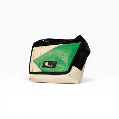 Umhängetasche aus recycelter LKW-Plane | Handgemacht | Unisex | Upcycling Schultertasche