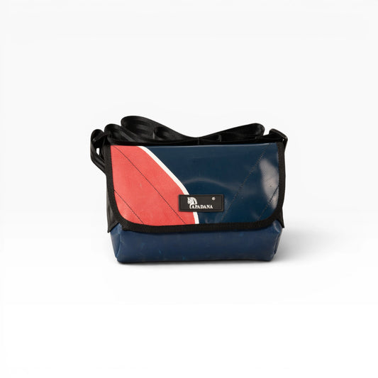 Umhängetasche aus recycelter LKW-Plane | Handgemacht | Unisex | Upcycling Schultertasche