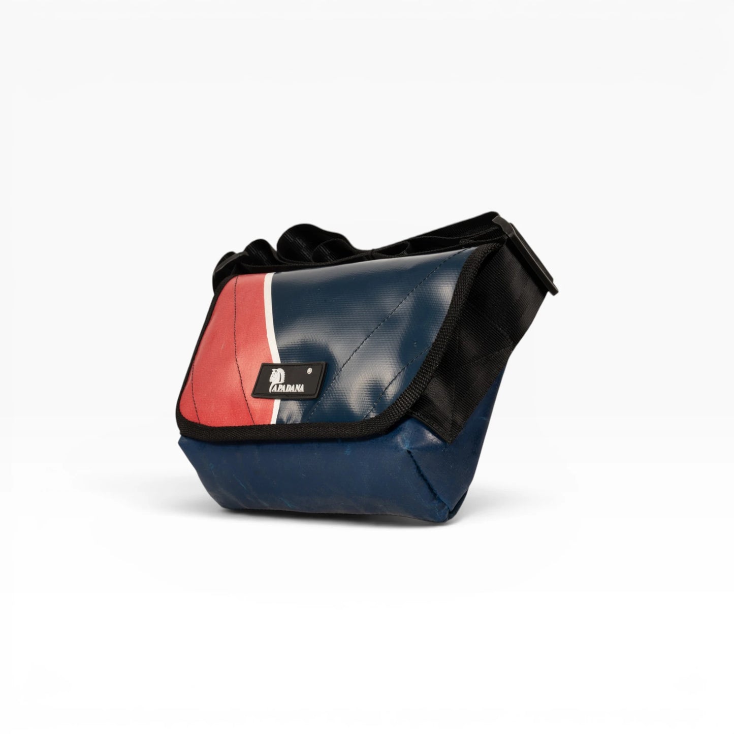 Umhängetasche aus recycelter LKW-Plane | Handgemacht | Unisex | Upcycling Schultertasche