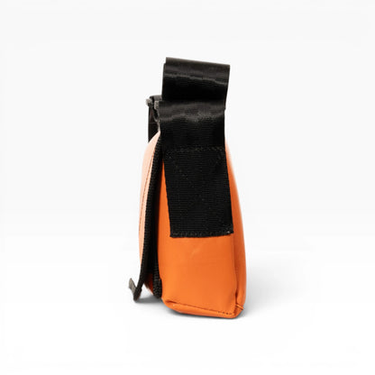 Umhängetasche aus recycelter LKW-Plane | Handgemacht | Unisex | Upcycling Schultertasche