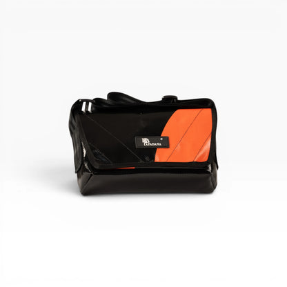 Umhängetasche aus recycelter LKW-Plane | Handgemacht | Unisex | Upcycling Schultertasche