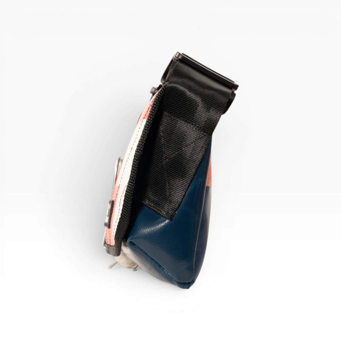 Umhängetasche aus recycelter LKW-Plane | Handgemacht | Unisex | Upcycling Schultertasche