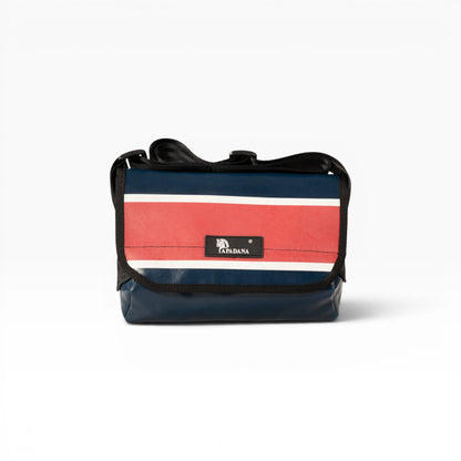 Umhängetasche aus recycelter LKW-Plane | Handgemacht | Unisex | Upcycling Schultertasche