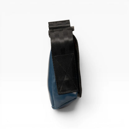 Umhängetasche aus recycelter LKW-Plane | Handgemacht | Unisex | Upcycling Schultertasche