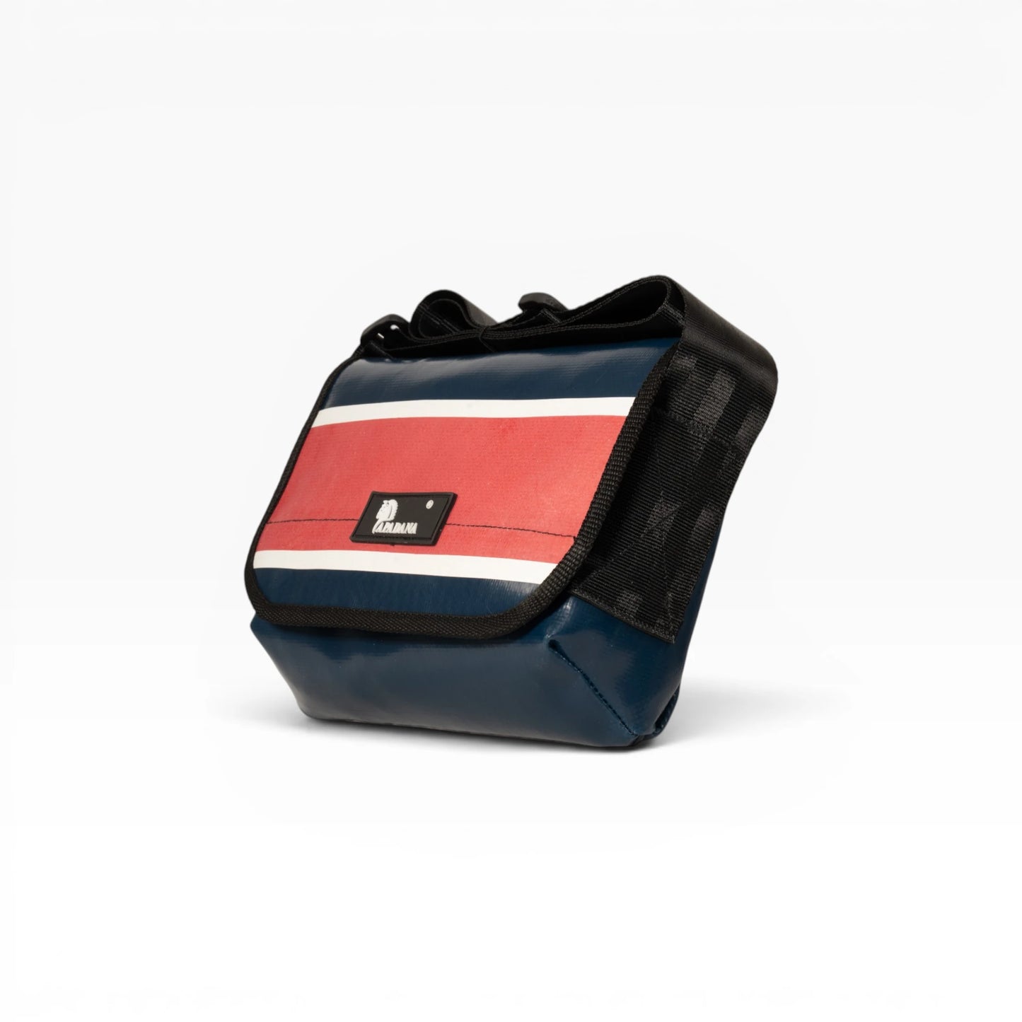 Umhängetasche aus recycelter LKW-Plane | Handgemacht | Unisex | Upcycling Schultertasche