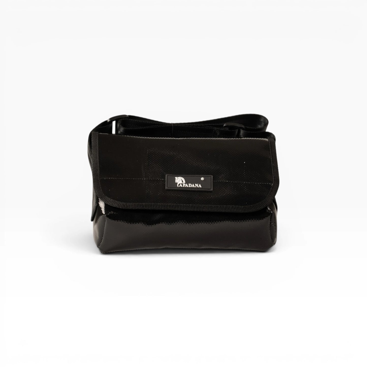 Umhängetasche aus recycelter LKW-Plane | Handgemacht | Unisex | Upcycling Schultertasche