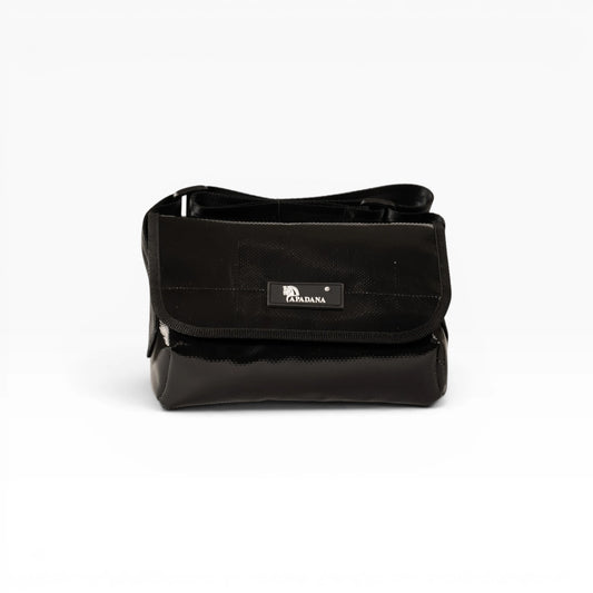 Umhängetasche aus recycelter LKW-Plane | Handgemacht | Unisex | Upcycling Schultertasche