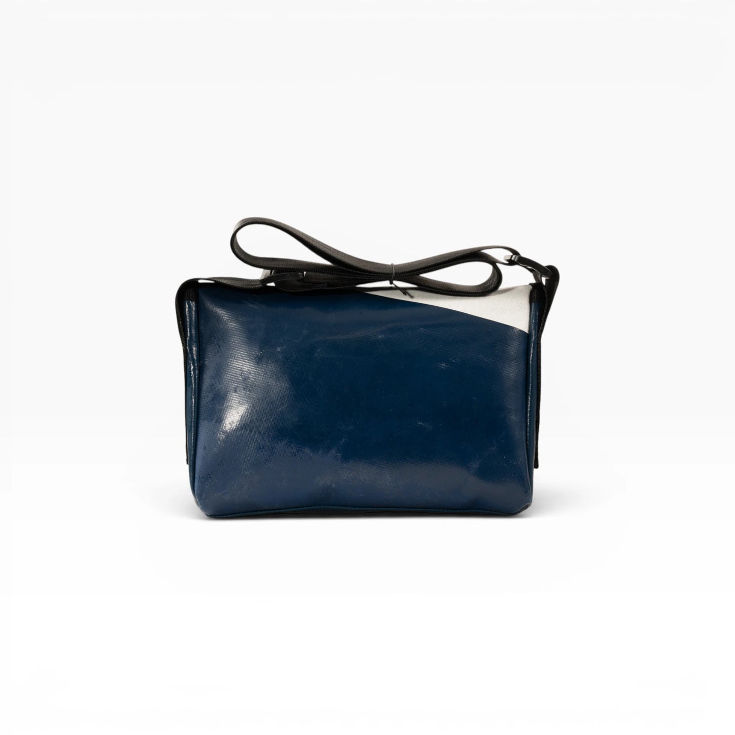 Umhängetasche aus recycelter LKW-Plane | Handgemacht | Unisex | Upcycling Schultertasche