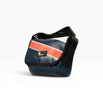 Umhängetasche aus recycelter LKW-Plane | Handgemacht | Unisex | Upcycling Schultertasche