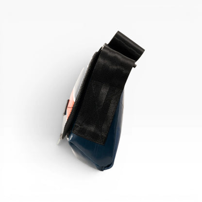 Umhängetasche aus recycelter LKW-Plane | Handgemacht | Unisex | Upcycling Schultertasche
