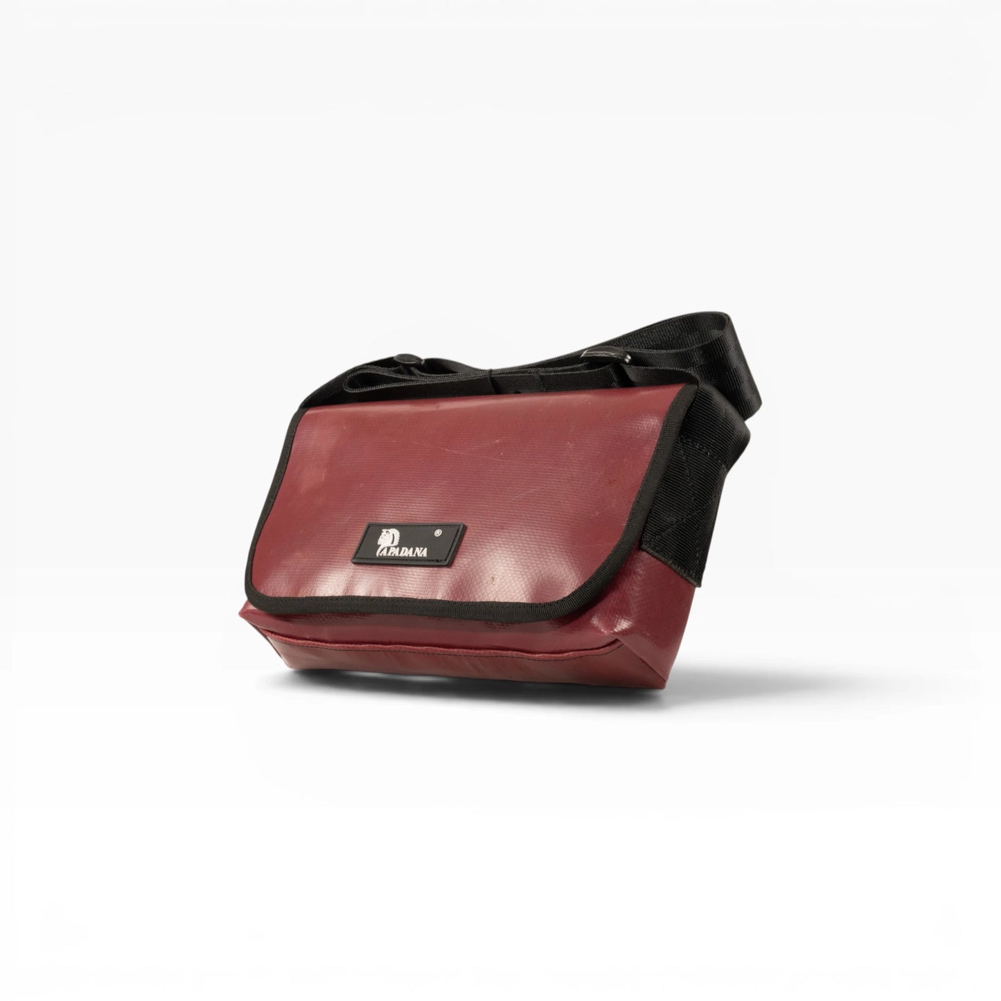 Umhängetasche aus recycelter LKW-Plane | Handgemacht | Unisex | Upcycling Schultertasche
