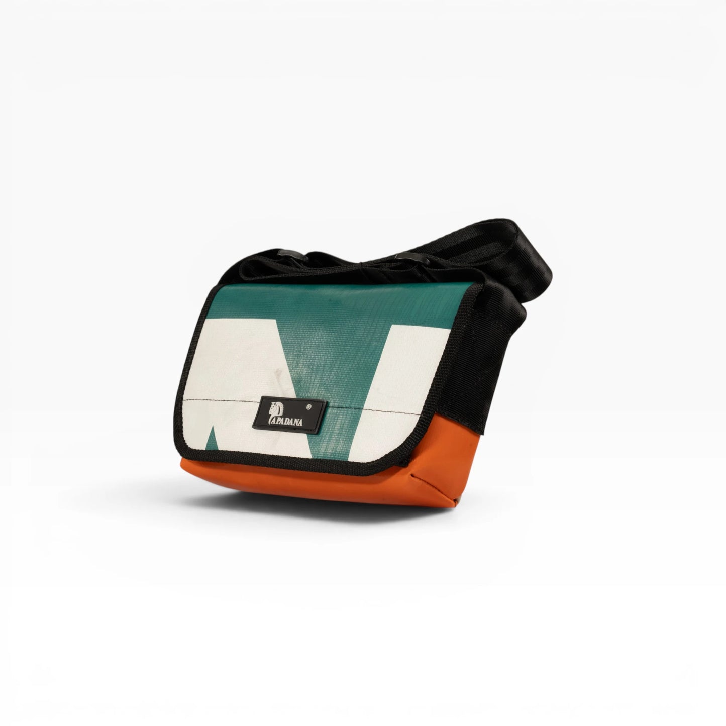 Umhängetasche aus recycelter LKW-Plane | Handgemacht | Unisex | Upcycling Schultertasche