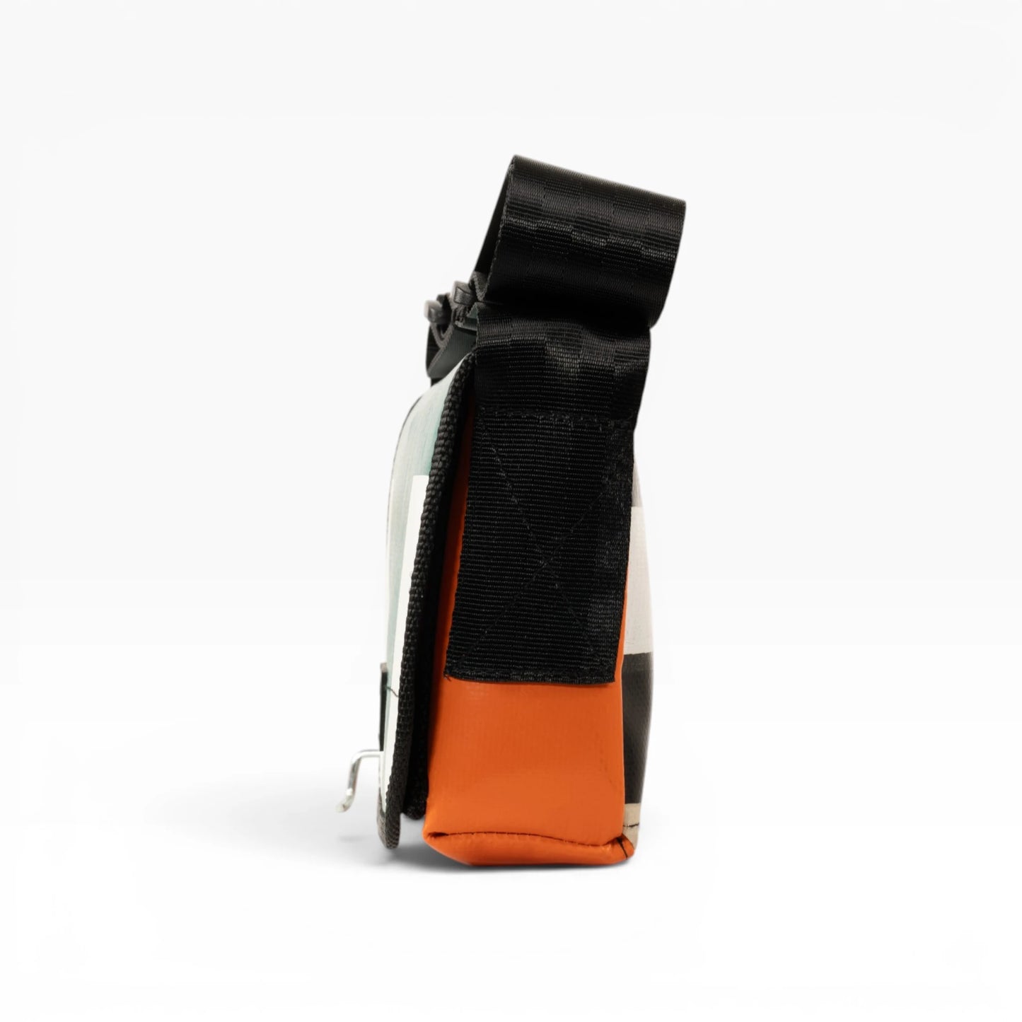Umhängetasche aus recycelter LKW-Plane | Handgemacht | Unisex | Upcycling Schultertasche