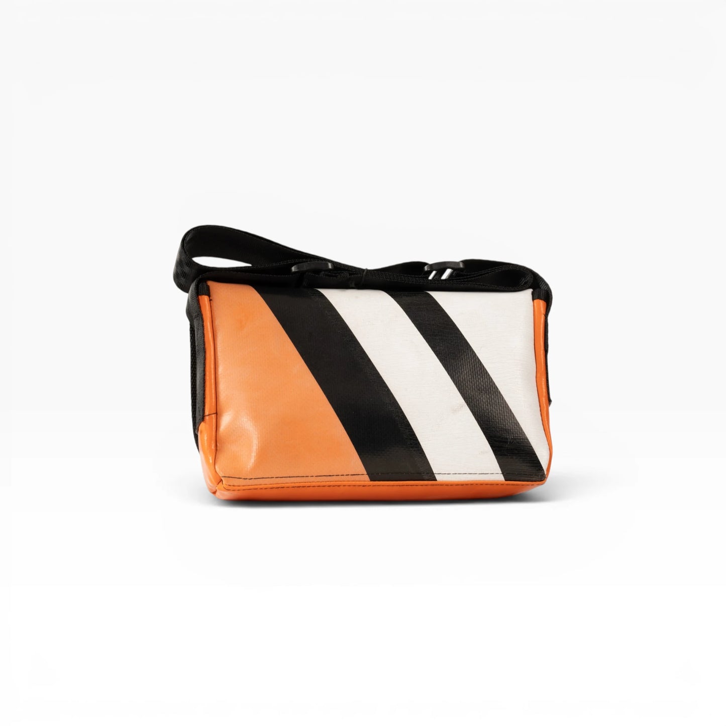 Umhängetasche aus recycelter LKW-Plane | Handgemacht | Unisex | Upcycling Schultertasche