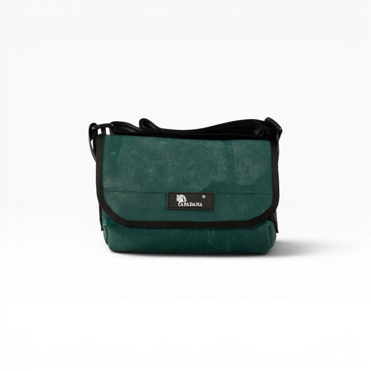 Umhängetasche aus recycelter LKW-Plane | Handgemacht | Unisex | Upcycling Schultertasche
