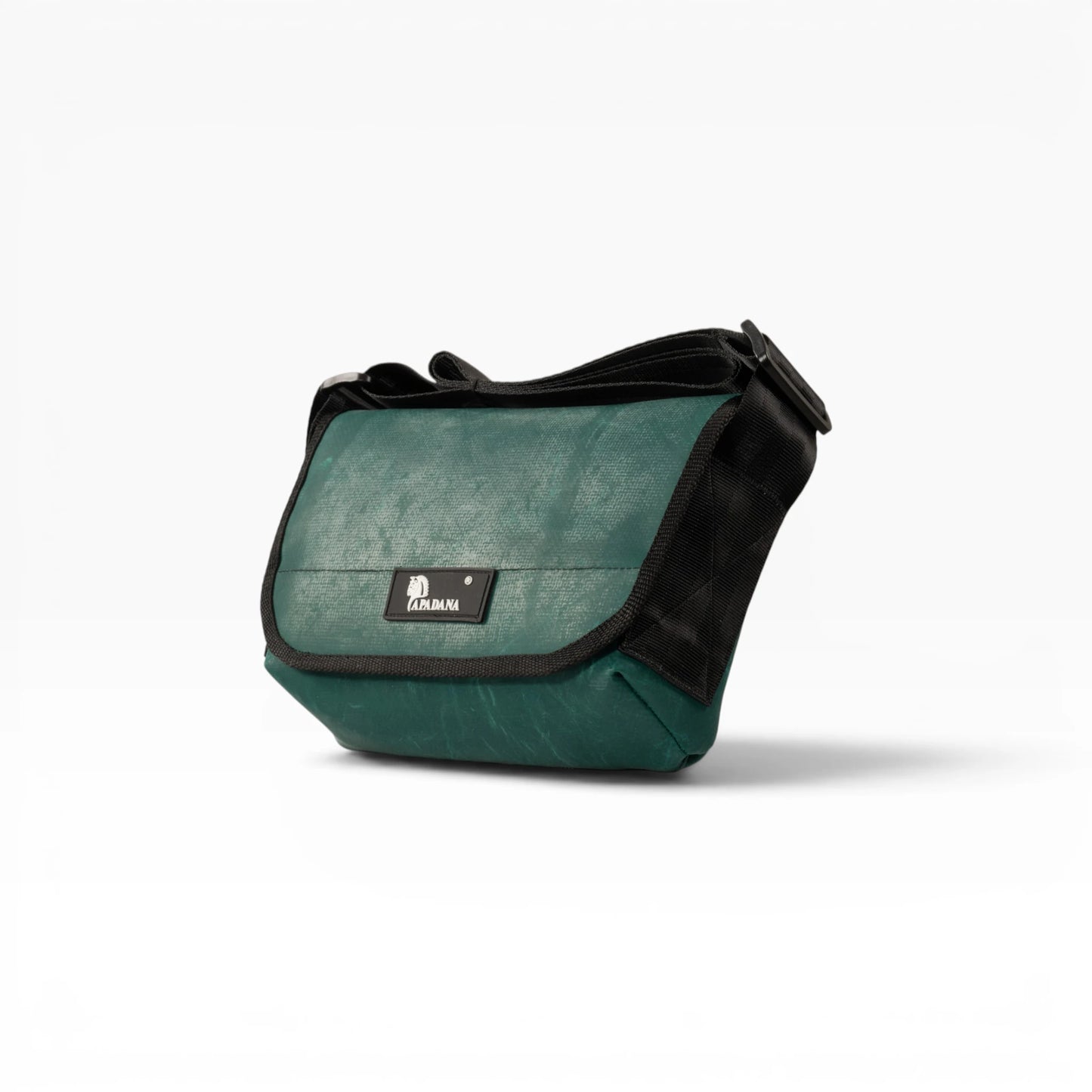 Umhängetasche aus recycelter LKW-Plane | Handgemacht | Unisex | Upcycling Schultertasche
