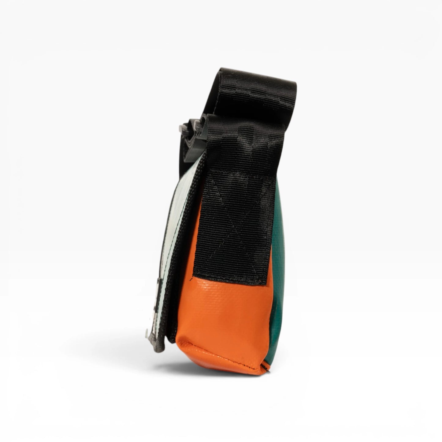 Umhängetasche aus recycelter LKW-Plane | Handgemacht | Unisex | Upcycling Schultertasche