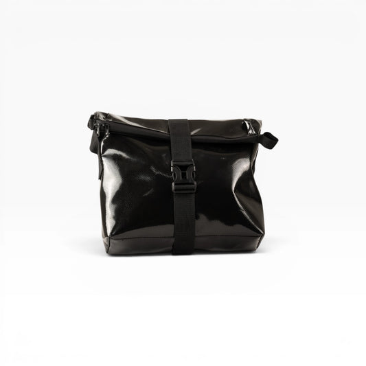 Rolltop Tati Umhängetasche aus recycelter LKW-Plane