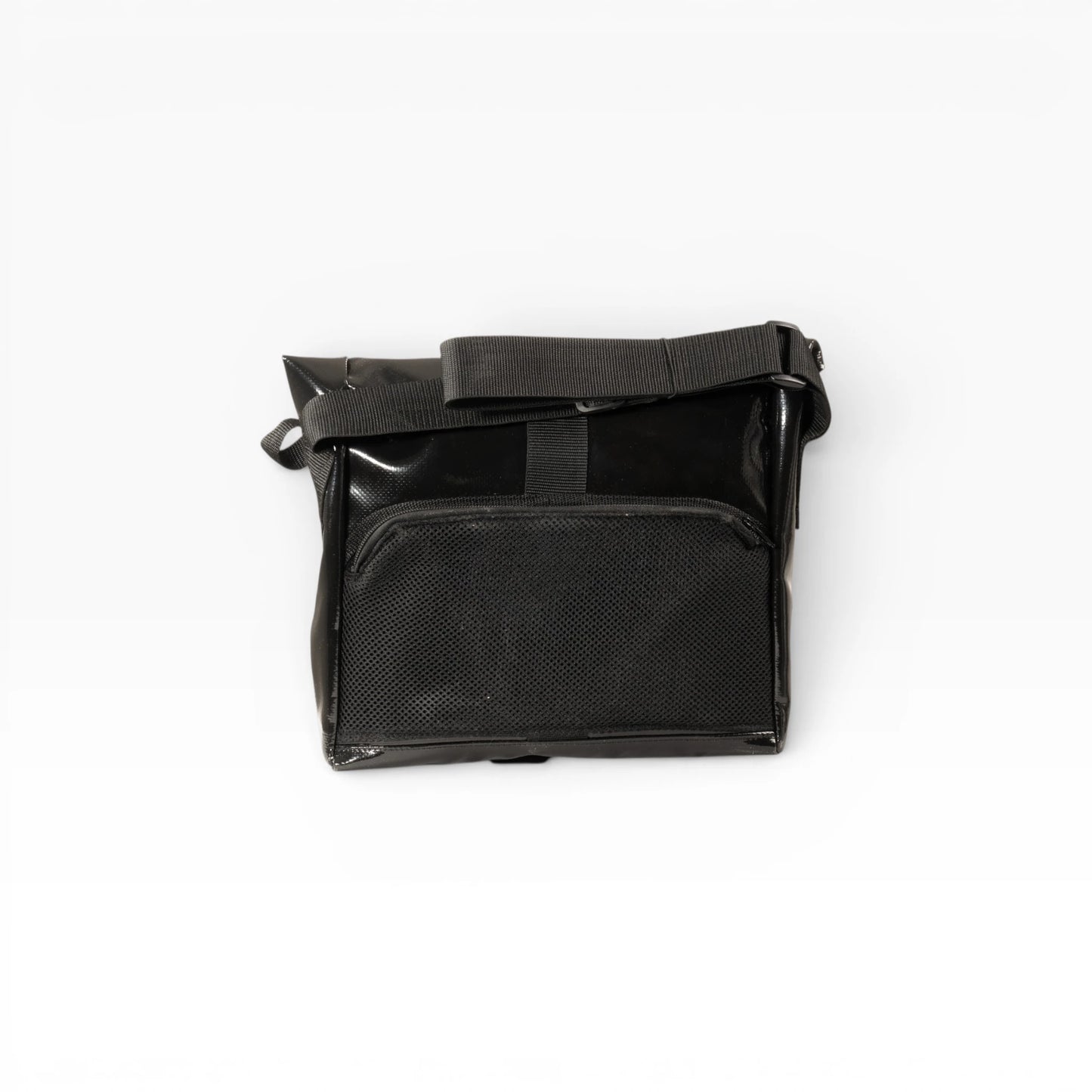 Rolltop Tati Umhängetasche aus recycelter LKW-Plane