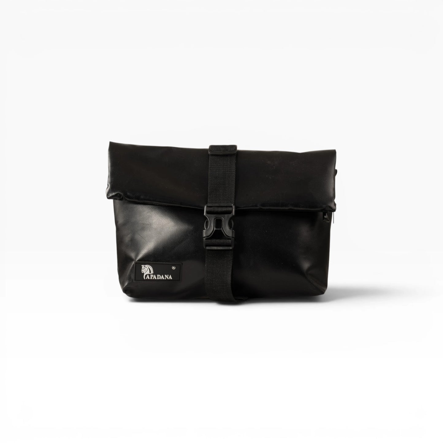 Rolltop Tati Umhängetasche aus recycelter LKW-Plane
