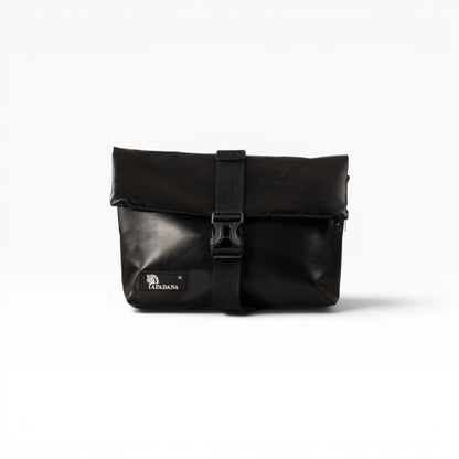 Rolltop Tati Umhängetasche aus recycelter LKW-Plane